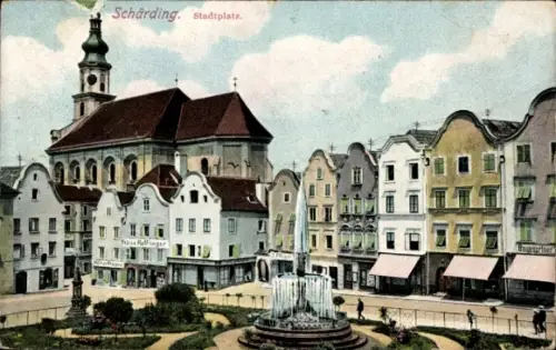 Ak Schärding am Inn Oberösterreich, Schärding Stadtplatz, Brunnen,  Gebäude, Geschäfte
