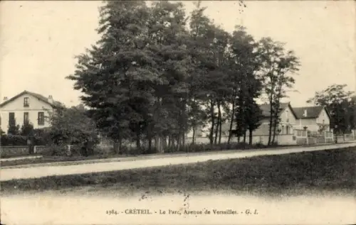 Ak Créteil Val de Marne, Schwarze und weiße Fotografie, Bäume, Straße, Häuser, Text auf Französis