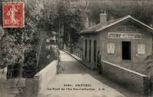 Ak Créteil Val de Marne, Brücke, Gebäude, Text auf Schildern,  aus Créteil