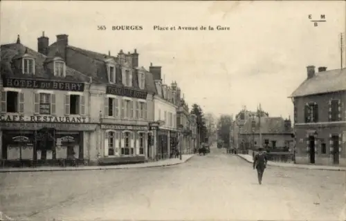 Ak Bourges Cher, Place et Avenue de la Gare