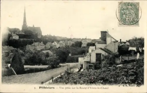 Ak Pithiviers Loiret,  Landschaftsaufnahme, Kirche im Hintergrund, Poststempel