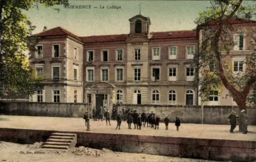 Ak Commercy Lothringen Meuse, Le Collège in  Menschenansammlung, farbige 