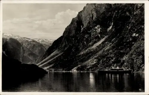 Ak Norwegen, M. S. Monte Olivia im Nærofjord