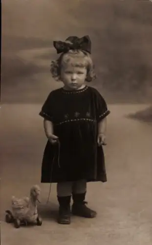 Foto Ak Kleines Mädchen, Portrait