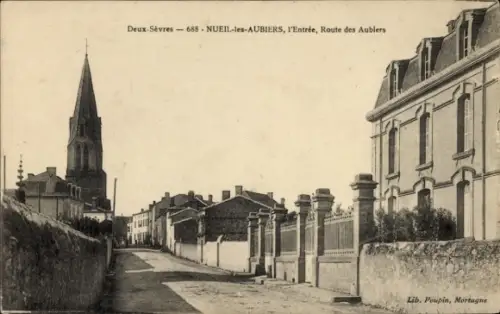 Ak Nueil-les-Aubiers Deux Sèvres,  Straße, Kirche,  