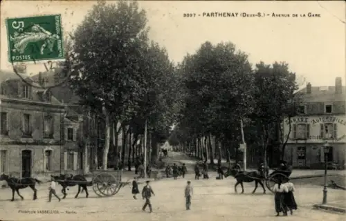 Ak Parthenay Deux Sevres, Avenue de la Gare