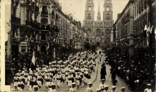 Foto Ak Orléans Loiret, Anniversaire des Petits Enfants, 08. Mai 1920