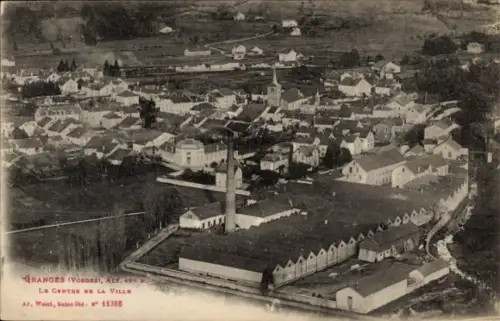 Ak Granges sur Vologne Vosges, Luftaufnahme von Granges, Stadtzentrum, Kirche, Wohnhäuser, Indust