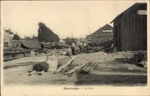 Ak Montargis Loiret,  Le Port, Hafenansicht, Menschen, Schiffe