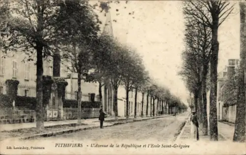 Ak Pithiviers Loiret, Avenue de la République, Ecole Saint-Grégoire, Bäume, Straße, Pithiviers