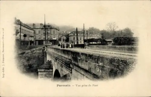 Ak Parmain Val-d’Oise, Brücke, Häuser, Menschen, Landschaft, Schwarz-Weiß-Foto
