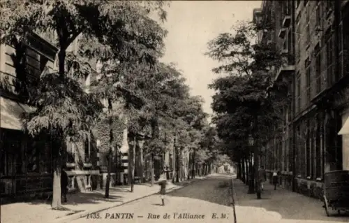 Ak Pantin Seine Saint Denis, Straße mit Bäumen, Häusern, Beschriftung "Rue de l'Alliance", Pantin