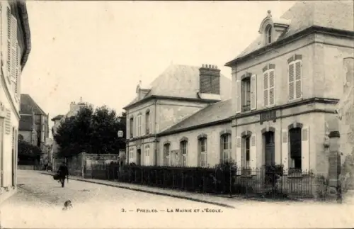 Ak Presles Val d'Oise,  mit Schule und Rathaus, Straße, Bäume, Hund