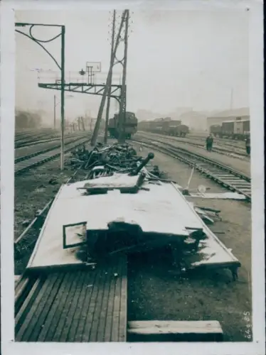 Foto Argenteuil, Ce qui reste des wagon apres la collisien d'hier soir