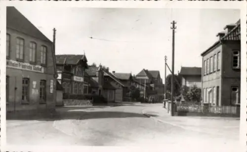 Foto Ak Kropp in Schleswig ?, Wilhelm Friedrichs Gasthof, Straßenpartie