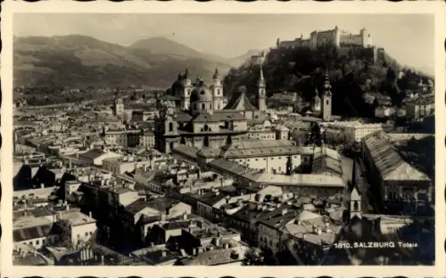 Ak Salzburg in Österreich, Luftaufnahme von  Festung Hohensalzburg, Kirchen, Stadtansicht