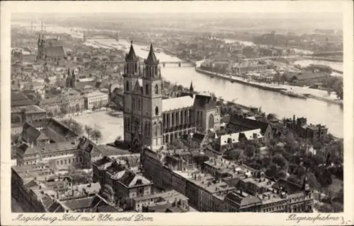 Ak Magdeburg an der Elbe, Luftaufnahme von  Elbe, Dom, Stadtansicht