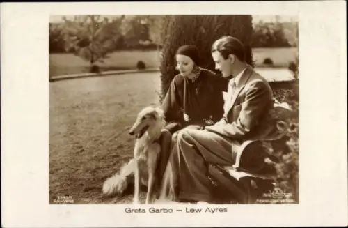 Ak Schauspieler Greta Garbo und Lew Ayres, Windhund, Ross Verlag 5347/1