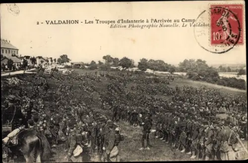 Ak Valdahon Doubs Frankreich, Les Troupes d'Infanterie a Arrivee au Camp