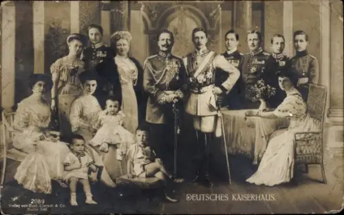 Ak Kaiserfamilie, Wilhelm II, Auguste Viktoria, Kronprinz, Cecilie, Victoria Luise, Adalbert, Eitel