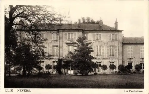 CPA Nevers Nièvre, La Préfecture