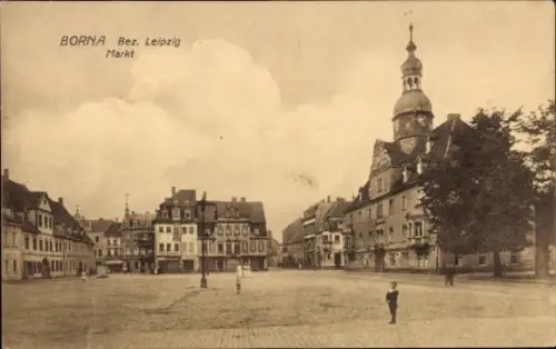 Ak Borna in Sachsen, Marktplatz in  Bezirk Leipzig,  Gebäude, Wolken