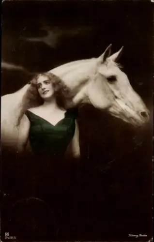 Ak Frau und Pferd, Porträt