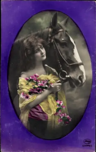 Ak Frau und Pferd, Porträt, Blumen
