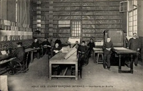 CPA Asile des jeunes Garcons infirmes, Imprimerie en Braille