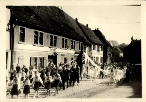 Foto Sangerhausen am Harz, Marschierende Menschen, Fest, Straße