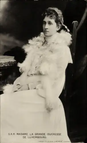 Ak Maria Anna von Portugal, Großherzogin von Luxemburg, Sitzportrait