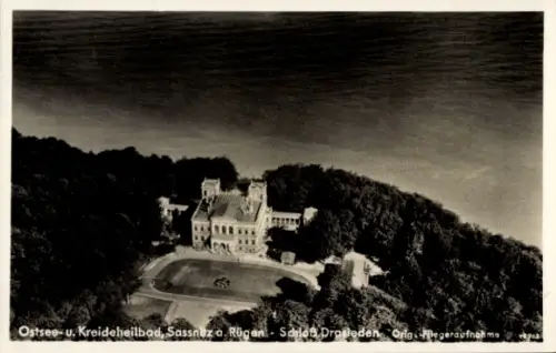 Ak Sassnitz auf Rügen, Luftaufnahme von Schloss Drosleden, Ostsee, Sassnitz, Rügen