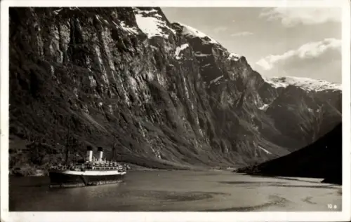 Ak Norwegen, M. S. Monte Sarmieno im Naerofjord