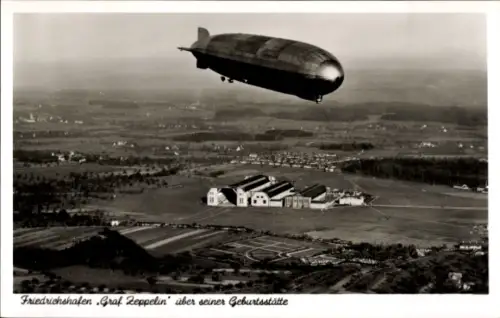 Ak Friedrichshafen am Bodensee, Graf Zeppelin, Luftschiff, Landschaft, Geburtsstätte
