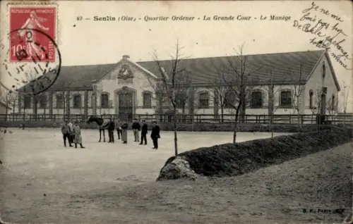 Ak Senlis Oise, Quartier Ordener, La Grande Cour, Le Manege