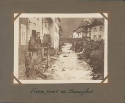 Foto Beaufort Savoie, Häuser, Fluss, Brücke