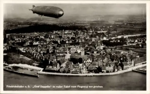 Ak Friedrichshafen am Bodensee, LZ 127 Graf Zeppelin, Fliegeraufnahme