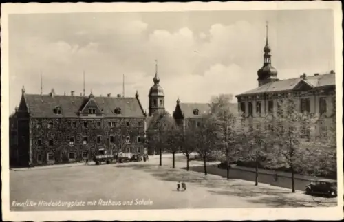 Ak Riesa an der Elbe Sachsen, Hindenburgplatz mit Rathaus und Schule