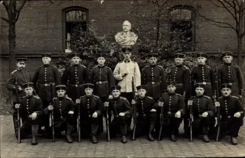 Foto Ak Mülheim Köln am Rhein, Deutsche Soldaten in Uniformen, I WK