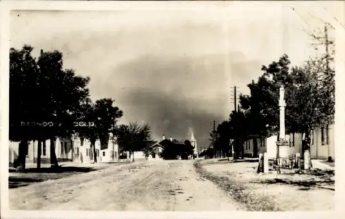 Foto Ak Pandorfalu Parndorf im Burgenland, Straßenpartie