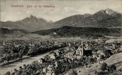 Ak Innsbruck in Tirol, Blick von der Weiherburg, Berge im Hintergrund, Stadtansicht, Fluss