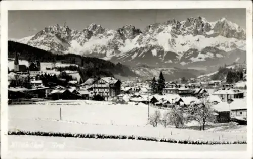 Ak Kitzbühel in Tirol, Schneebedeckte Berge,  Winterlandschaft, Häuser, Bäume