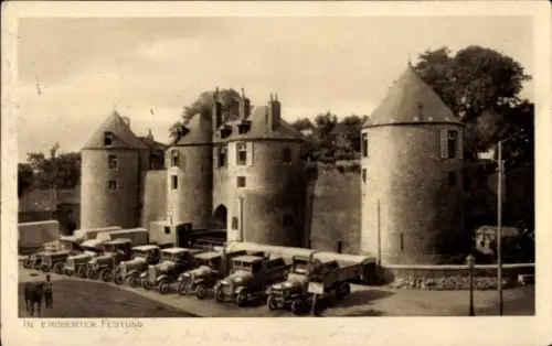 Ak Péronne Somme, eroberte Festung, deutsche Armeefahrzeuge