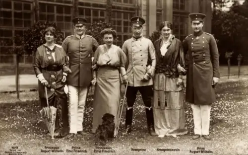 Ak Kronprinz Wilhelm v. Pr., Cecilie, August Wilh., Eitel Friedr., Alexandra Viktoria, Sophie Charl.