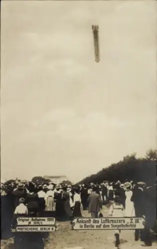 Ak Berlin Tempelhof, Ankunft Luftkreuzer Z III auf dem Tempelhofer Feld, Zeppelin, Zuschauer