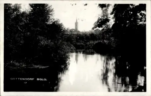 Foto Ak Gattendorf Burgenland, Teilansicht, Wassermotiv, Kirchturm