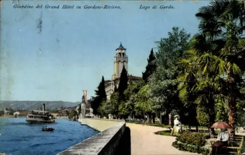 Ak Gardone Riviera Lago di Garda Lombardia, Seepromenade mit Palmen, Ufermauer, Hotel-Turm, Passa