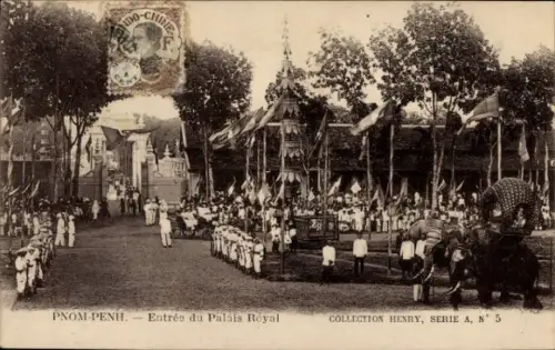 Ak Phnom Penh Kambodscha, Entree du Palais Royal, Elefanten