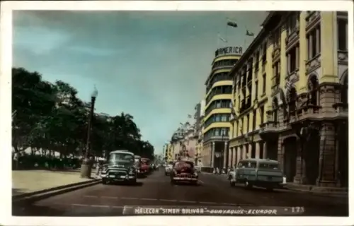 Ak Guayaquil Ecuador, Promenade mit Park, breite Straße mit mehreren Oldtimer-Autos, gelbes Eckha