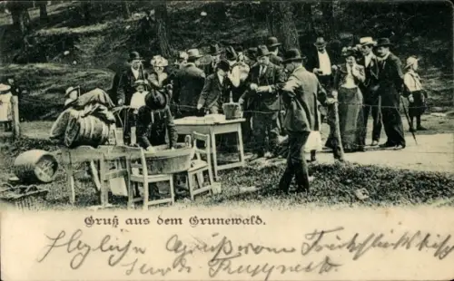 Ak Berlin Wilmersdorf Grunewald, Menschengruppe, Mann wäscht Wäsche